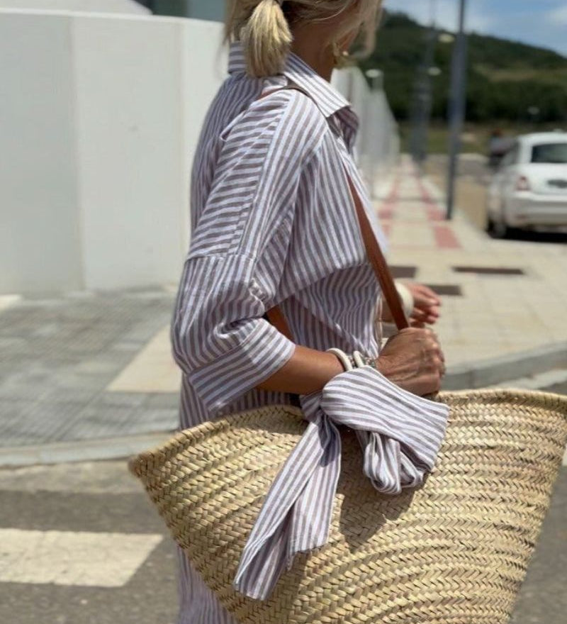 Katarína - klasické dámske šaty s prúžkami a čipkou