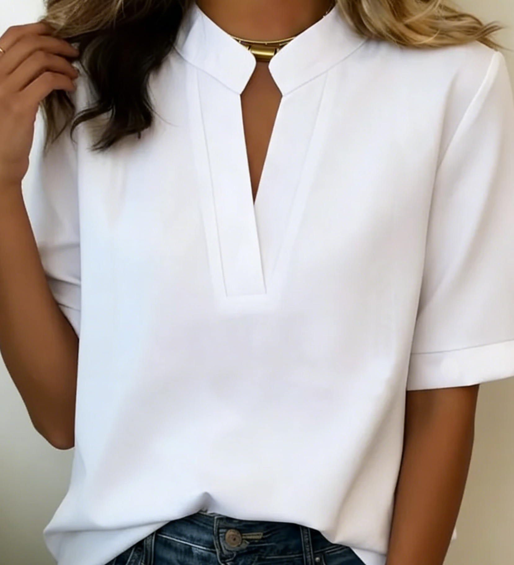 Margaréta | Blúzka Chic s V výstrihom a zlatým detailom