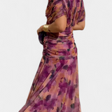 Alena - Dlhé šaty Aleny s kvetinovou potlačou a výstrihom do V