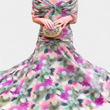 Alena - Dlhé šaty Aleny s kvetinovou potlačou a výstrihom do V